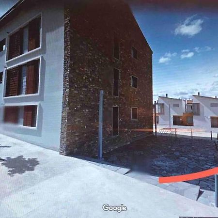 Chalet Adosado Entero, Bbq Y Piscina Comunitaria Sabiñánigo Kültér fotó