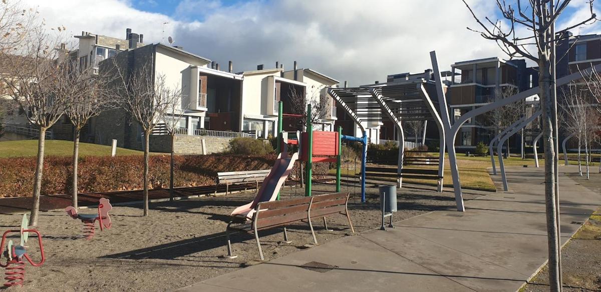 Chalet Adosado Entero, Bbq Y Piscina Comunitaria Sabiñánigo Kültér fotó