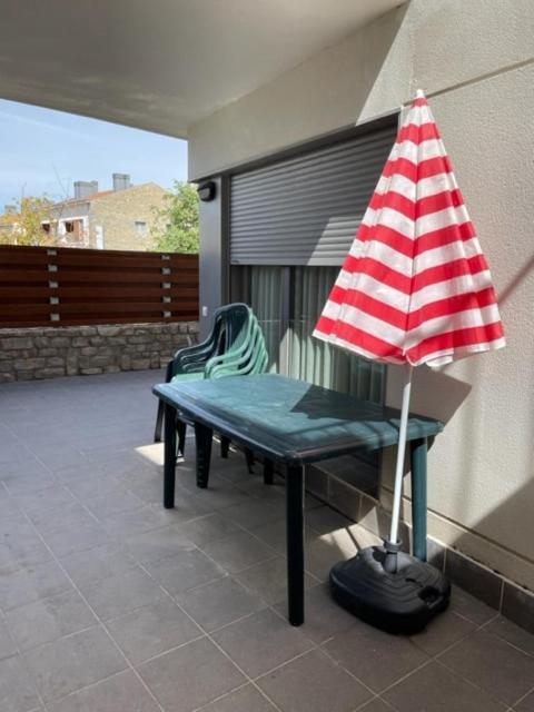 Chalet Adosado Entero, Bbq Y Piscina Comunitaria Sabiñánigo Kültér fotó