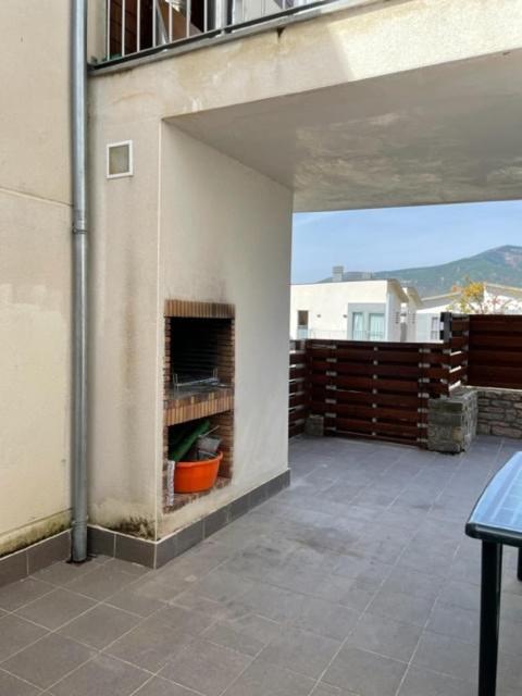 Chalet Adosado Entero, Bbq Y Piscina Comunitaria Sabiñánigo Kültér fotó