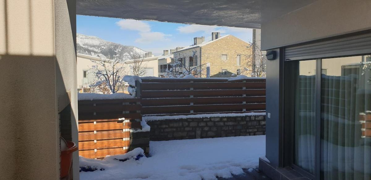 Chalet Adosado Entero, Bbq Y Piscina Comunitaria Sabiñánigo Kültér fotó
