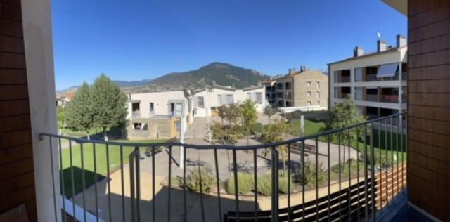 Chalet Adosado Entero, Bbq Y Piscina Comunitaria Sabiñánigo Kültér fotó