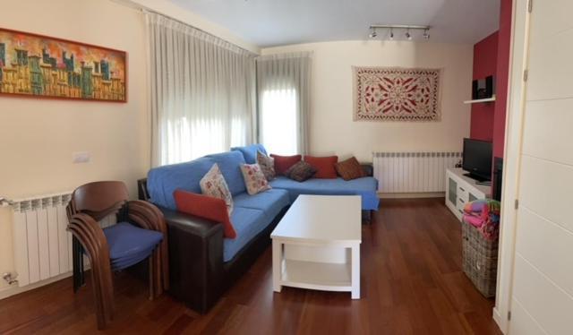 Chalet Adosado Entero, Bbq Y Piscina Comunitaria Sabiñánigo Kültér fotó